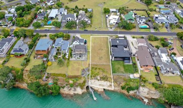 39 Pohutukawa Road, Beachlands
