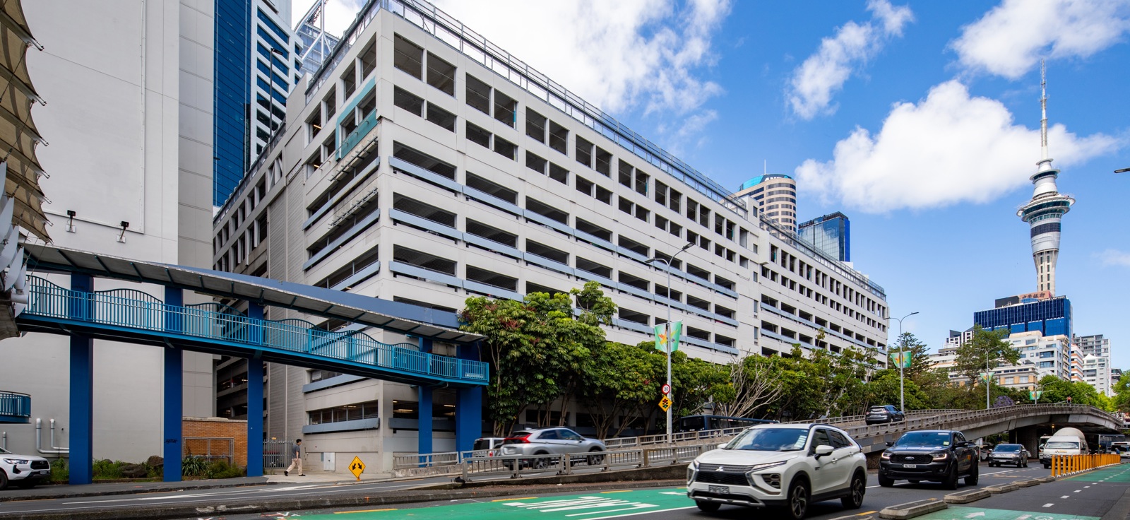 20251120 Downtown Carpark Pickups 3372