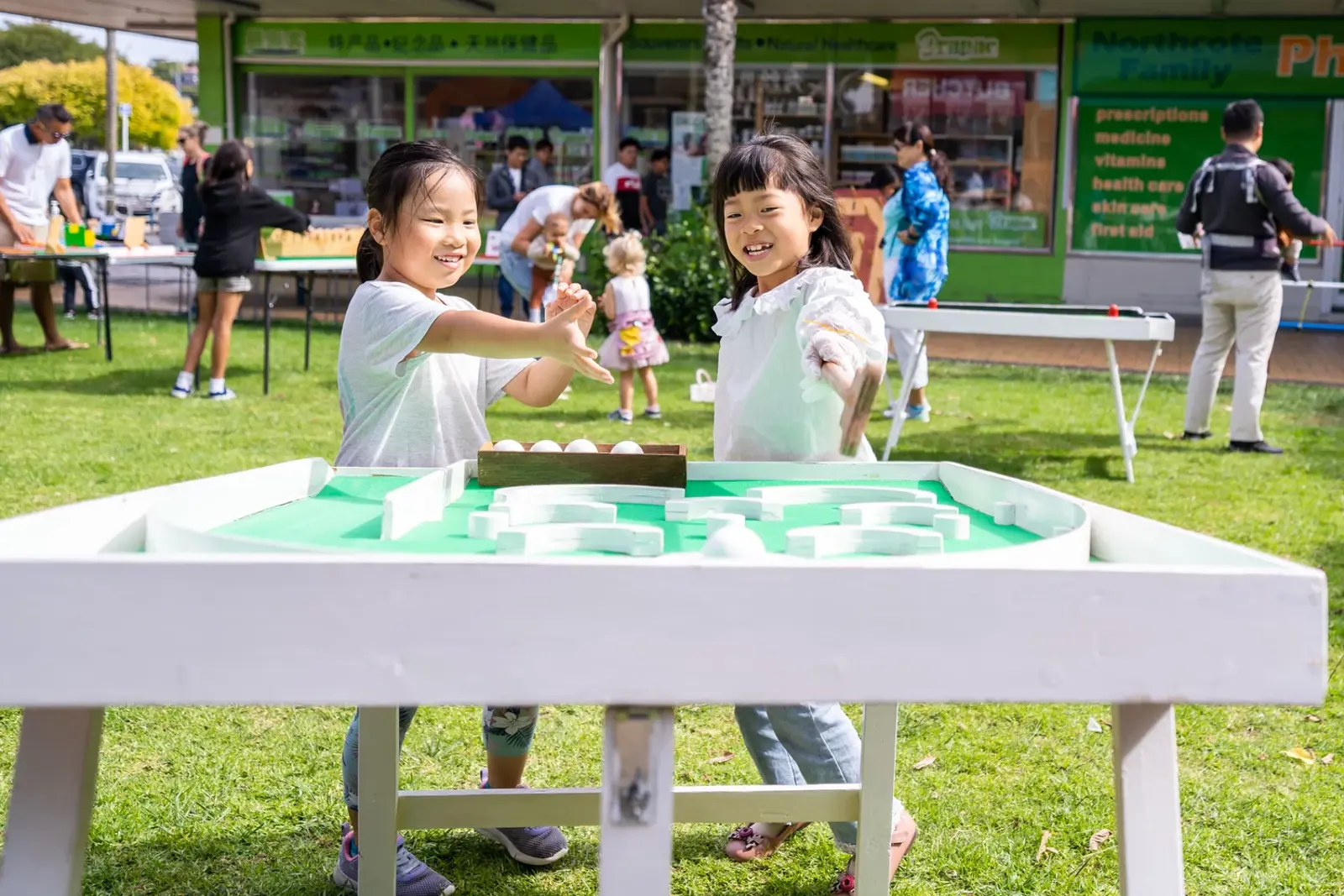 Kids Take Part In Northcote Easter Treasure Hunt7